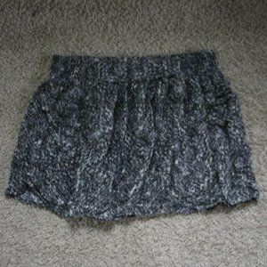 Pre-owned black and white skirt